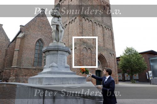 Hilversum Barneveld 13 juni 2020
Thierry Baudet gaat het land in om de krantjes van Forum voor democratie uit te delen. Zijn vriendin Davide legt alles vast met haar camera.