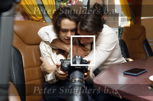 Hilversum Barneveld 13 juni 2020
Thierry Baudet gaat het land in om de krantjes van Forum voor democratie uit te delen. Zijn vriendin Davide legt alles vast met haar camera.