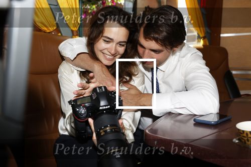 Hilversum Barneveld 13 juni 2020
Thierry Baudet gaat het land in om de krantjes van Forum voor democratie uit te delen. Zijn vriendin Davide legt alles vast met haar camera.