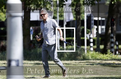 Amsterdam 29 mei 2020
Tom Egbers laat zijn hond uit.