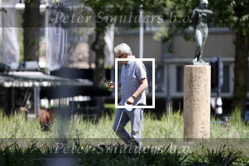 Amsterdam 29 mei 2020
Tom Egbers laat zijn hond uit.