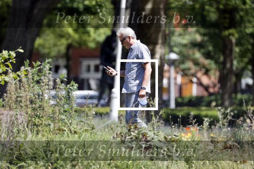 Amsterdam 29 mei 2020
Tom Egbers laat zijn hond uit.