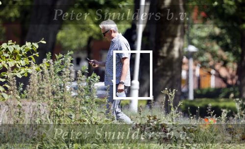 Amsterdam 29 mei 2020
Tom Egbers laat zijn hond uit.