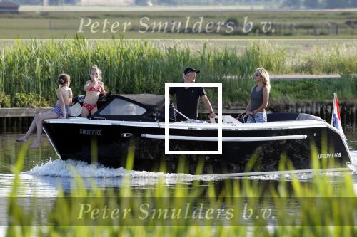Nigtevecht 21 mei 2020
Wendy v Dijk met haar moeder man Erland Galjaard en dochter Lizzy aan het varen op de Vecht