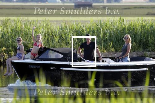 Nigtevecht 21 mei 2020
Wendy v Dijk met haar moeder man Erland Galjaard en dochter Lizzy aan het varen op de Vecht