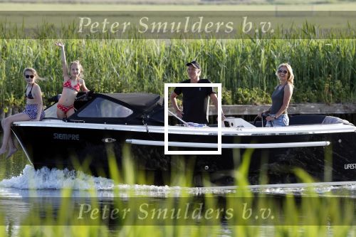 Nigtevecht 21 mei 2020
Wendy v Dijk met haar moeder man Erland Galjaard en dochter Lizzy aan het varen op de Vecht