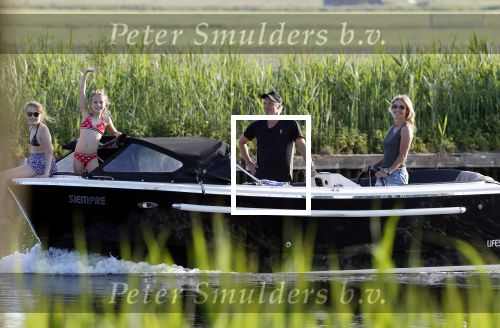 Nigtevecht 21 mei 2020
Wendy v Dijk met haar moeder man Erland Galjaard en dochter Lizzy aan het varen op de Vecht