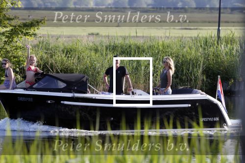 Nigtevecht 21 mei 2020
Wendy v Dijk met haar moeder man Erland Galjaard en dochter Lizzy aan het varen op de Vecht