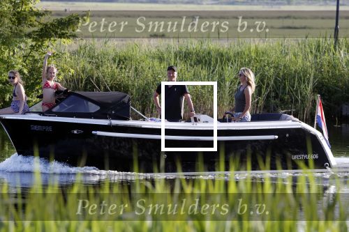 Nigtevecht 21 mei 2020
Wendy v Dijk met haar moeder man Erland Galjaard en dochter Lizzy aan het varen op de Vecht