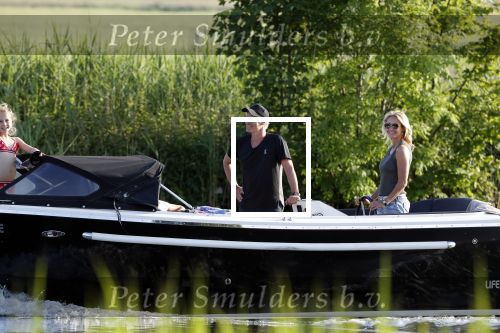Nigtevecht 21 mei 2020
Wendy v Dijk met haar moeder man Erland Galjaard en dochter Lizzy aan het varen op de Vecht