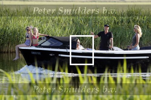 Nigtevecht 21 mei 2020
Wendy v Dijk met haar moeder man Erland Galjaard en dochter Lizzy aan het varen op de Vecht