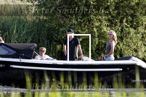 Nigtevecht 21 mei 2020
Wendy v Dijk met haar moeder man Erland Galjaard en dochter Lizzy aan het varen op de Vecht