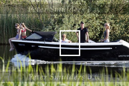 Nigtevecht 21 mei 2020
Wendy v Dijk met haar moeder man Erland Galjaard en dochter Lizzy aan het varen op de Vecht