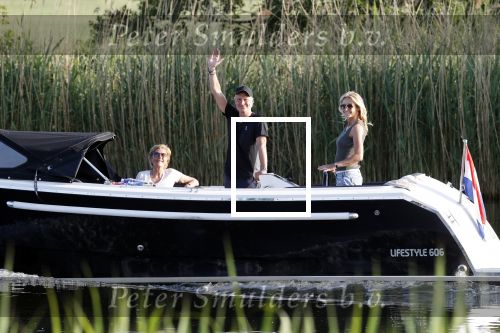 Nigtevecht 21 mei 2020
Wendy v Dijk met haar moeder man Erland Galjaard en dochter Lizzy aan het varen op de Vecht