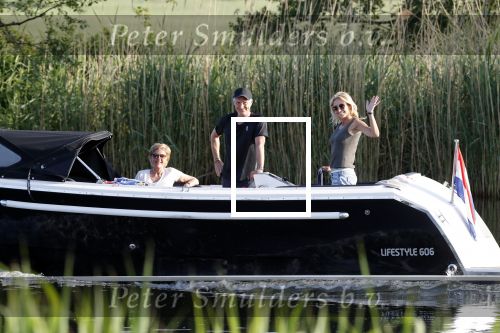 Nigtevecht 21 mei 2020
Wendy v Dijk met haar moeder man Erland Galjaard en dochter Lizzy aan het varen op de Vecht