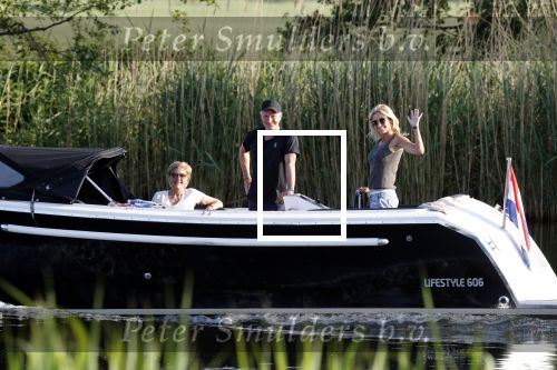 Nigtevecht 21 mei 2020
Wendy v Dijk met haar moeder man Erland Galjaard en dochter Lizzy aan het varen op de Vecht