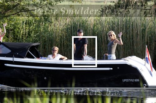 Nigtevecht 21 mei 2020
Wendy v Dijk met haar moeder man Erland Galjaard en dochter Lizzy aan het varen op de Vecht