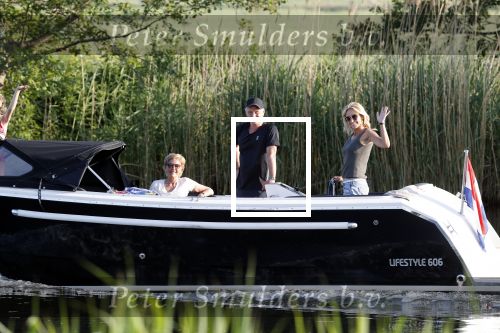 Nigtevecht 21 mei 2020
Wendy v Dijk met haar moeder man Erland Galjaard en dochter Lizzy aan het varen op de Vecht