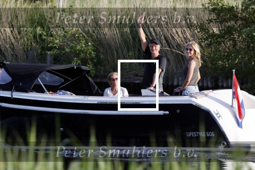 Nigtevecht 21 mei 2020
Wendy v Dijk met haar moeder man Erland Galjaard en dochter Lizzy aan het varen op de Vecht