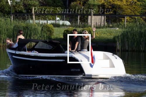 Nigtevecht 21 mei 2020
Wendy v Dijk met haar moeder man Erland Galjaard en dochter Lizzy aan het varen op de Vecht