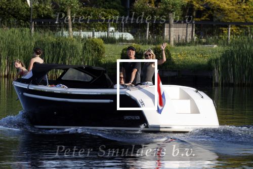 Nigtevecht 21 mei 2020
Wendy v Dijk met haar moeder man Erland Galjaard en dochter Lizzy aan het varen op de Vecht