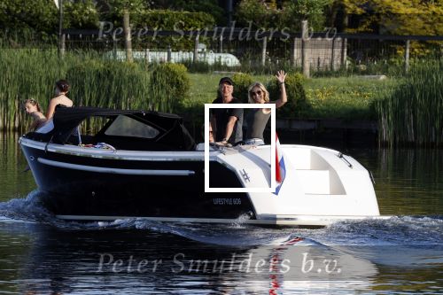 Nigtevecht 21 mei 2020
Wendy v Dijk met haar moeder man Erland Galjaard en dochter Lizzy aan het varen op de Vecht