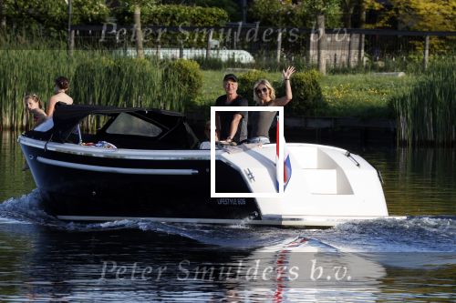 Nigtevecht 21 mei 2020
Wendy v Dijk met haar moeder man Erland Galjaard en dochter Lizzy aan het varen op de Vecht