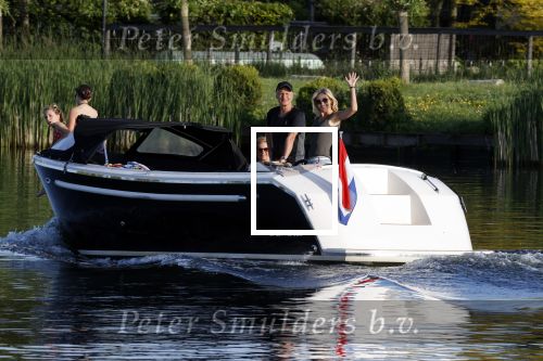 Nigtevecht 21 mei 2020
Wendy v Dijk met haar moeder man Erland Galjaard en dochter Lizzy aan het varen op de Vecht