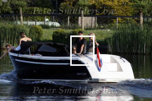 Nigtevecht 21 mei 2020
Wendy v Dijk met haar moeder man Erland Galjaard en dochter Lizzy aan het varen op de Vecht
