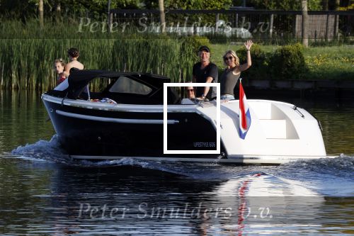 Nigtevecht 21 mei 2020
Wendy v Dijk met haar moeder man Erland Galjaard en dochter Lizzy aan het varen op de Vecht