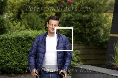 Soest 12 mei 2020
Wilfred Genee gaat vanuit zijn huis naar de plaatselijke kapper. IVM corona waren de kapasalons 2 maanden gesloten .