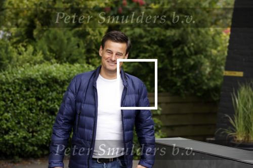 Soest 12 mei 2020
Wilfred Genee gaat vanuit zijn huis naar de plaatselijke kapper. IVM corona waren de kapasalons 2 maanden gesloten .