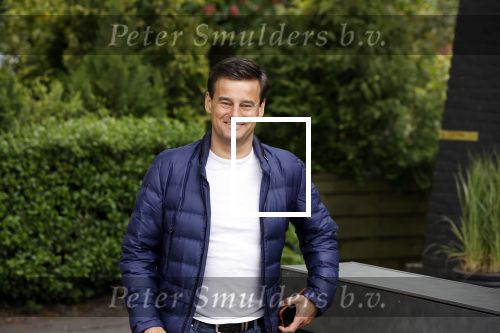 Soest 12 mei 2020
Wilfred Genee gaat vanuit zijn huis naar de plaatselijke kapper. IVM corona waren de kapasalons 2 maanden gesloten .