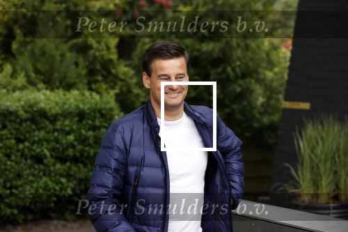 Soest 12 mei 2020
Wilfred Genee gaat vanuit zijn huis naar de plaatselijke kapper. IVM corona waren de kapasalons 2 maanden gesloten .