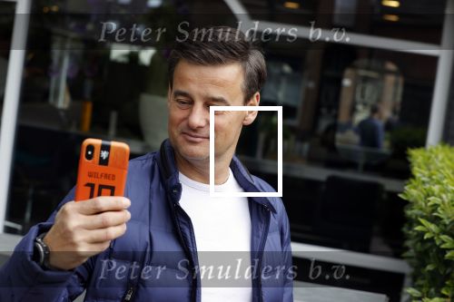 Soest 12 mei 2020
Wilfred Genee gaat vanuit zijn huis naar de plaatselijke kapper. IVM corona waren de kapasalons 2 maanden gesloten .