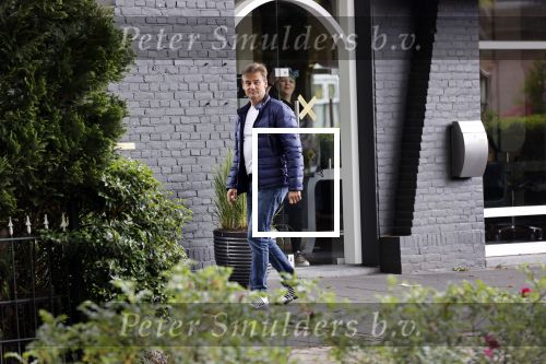 Soest 12 mei 2020
Wilfred Genee gaat vanuit zijn huis naar de plaatselijke kapper. IVM corona waren de kapasalons 2 maanden gesloten .
