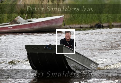 Westzaan 13 mei 2020
Wolter Kroes en zijn zoon Tom varen in een boot bij hun huis
