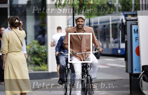 Amsterdam 4 juni 2021
Alain Clarik op de fiets in Amsterdam zuid