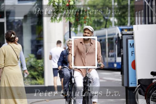Amsterdam 4 juni 2021
Alain Clarik op de fiets in Amsterdam zuid