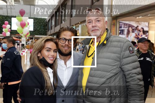Amstelveen 27 mei 2021
Opening Yoyo tea bar van Rachel Hazes in winkelcentrum Amstelveen.
Andre Hazes zijn vriendinSarah v Soelen en haar ouders zijn ook aanwezig.Willem v Boxtel