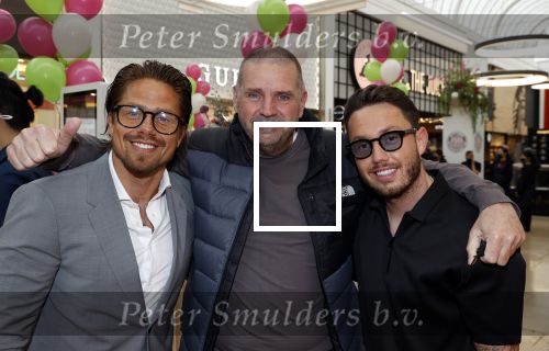 Amstelveen 27 mei 2021
Opening Yoyo tea bar van Rachel Hazes in winkelcentrum Amstelveen.
Andre Hazes zijn vriendinSarah v Soelen en haar ouders zijn ook aanwezig. Andre Hazes en  Peet Schouten Djarno Hofland en Sjoerd Bodewes