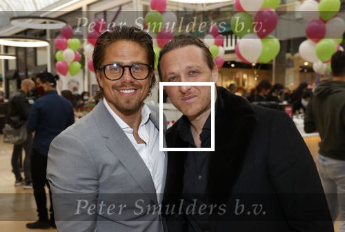 Amstelveen 27 mei 2021
Opening Yoyo tea bar van Rachel Hazes in winkelcentrum Amstelveen.
Andre Hazes zijn vriendinSarah v Soelen en haar ouders zijn ook aanwezig. Andre en Benjamin Aslan