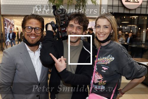 Amstelveen 27 mei 2021
Opening Yoyo tea bar van Rachel Hazes in winkelcentrum Amstelveen.
Andre Hazes zijn vriendinSarah v Soelen en haar ouders zijn ook aanwezig. Andre met Jaap Hilhorst ( Jaap draait de docu over Andre)