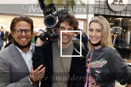 Amstelveen 27 mei 2021
Opening Yoyo tea bar van Rachel Hazes in winkelcentrum Amstelveen.
Andre Hazes zijn vriendinSarah v Soelen en haar ouders zijn ook aanwezig. Andre met Jaap Hilhorst ( Jaap draait de docu over Andre)