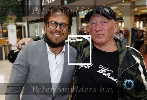 Amstelveen 27 mei 2021
Opening Yoyo tea bar van Rachel Hazes in winkelcentrum Amstelveen.
Andre Hazes zijn vriendinSarah v Soelen en haar ouders zijn ook aanwezig. Joop Kruis