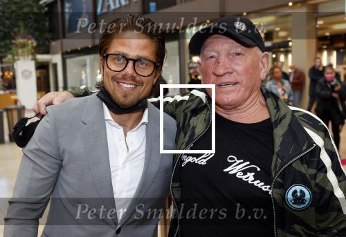 Amstelveen 27 mei 2021
Opening Yoyo tea bar van Rachel Hazes in winkelcentrum Amstelveen.
Andre Hazes zijn vriendinSarah v Soelen en haar ouders zijn ook aanwezig. Joop Kruis
