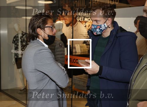 Amstelveen 27 mei 2021
Opening Yoyo tea bar van Rachel Hazes in winkelcentrum Amstelveen.
Andre Hazes zijn vriendinSarah v Soelen en haar ouders zijn ook aanwezig. Andre Hazes met Nick Dijkman