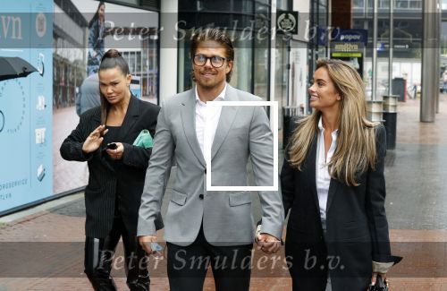 Amstelveen 27 mei 2021
Opening Yoyo tea bar van Rachel Hazes in winkelcentrum Amstelveen.
Andre Hazes zijn vriendinSarah v Soelen en haar ouders zijn ook aanwezig.