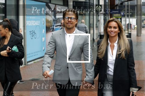 Amstelveen 27 mei 2021
Opening Yoyo tea bar van Rachel Hazes in winkelcentrum Amstelveen.
Andre Hazes zijn vriendinSarah v Soelen en haar ouders zijn ook aanwezig.