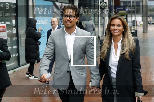 Amstelveen 27 mei 2021
Opening Yoyo tea bar van Rachel Hazes in winkelcentrum Amstelveen.
Andre Hazes zijn vriendinSarah v Soelen en haar ouders zijn ook aanwezig.